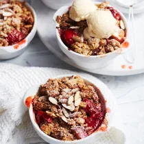 Air fryer apple crumble with strawberries