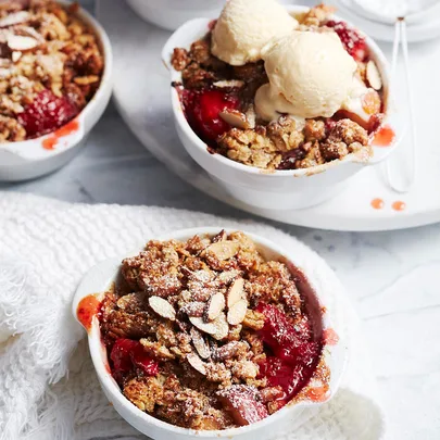 Air fryer apple crumble with strawberries