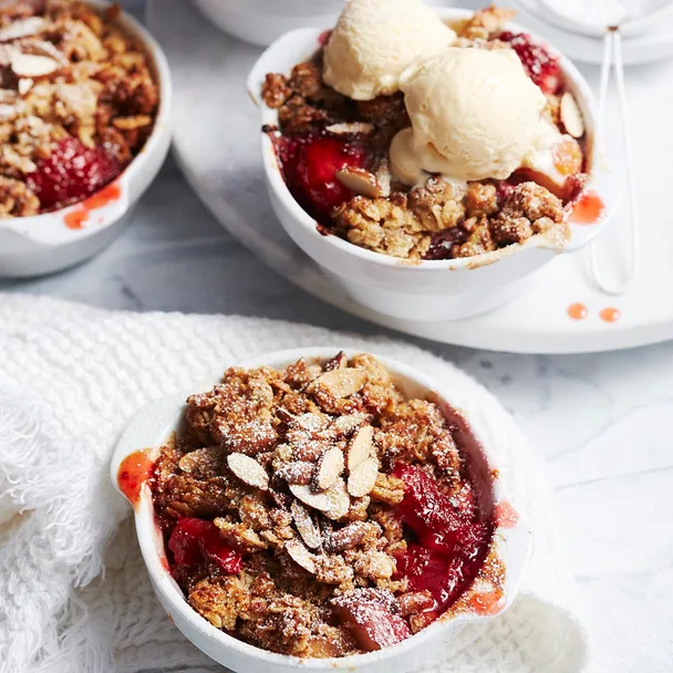 Air fryer apple crumble with strawberries