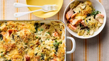 Cheesy salmon & veggie pasta bake Sarah Pound