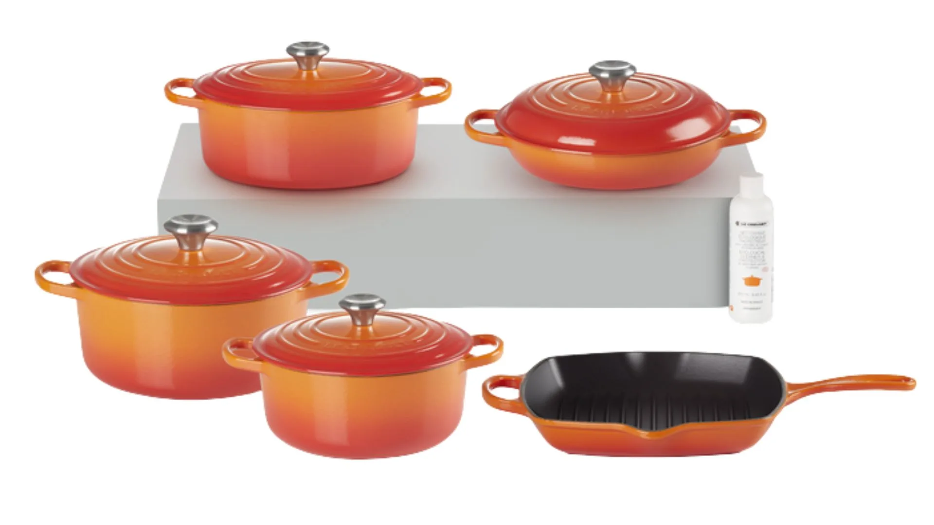 Le Creuset Cast Iron 5-piece Essential Set with Cleaner in volcanic colour