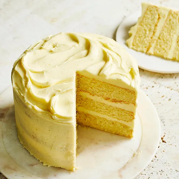 vanilla cake with vanilla buttercream icing