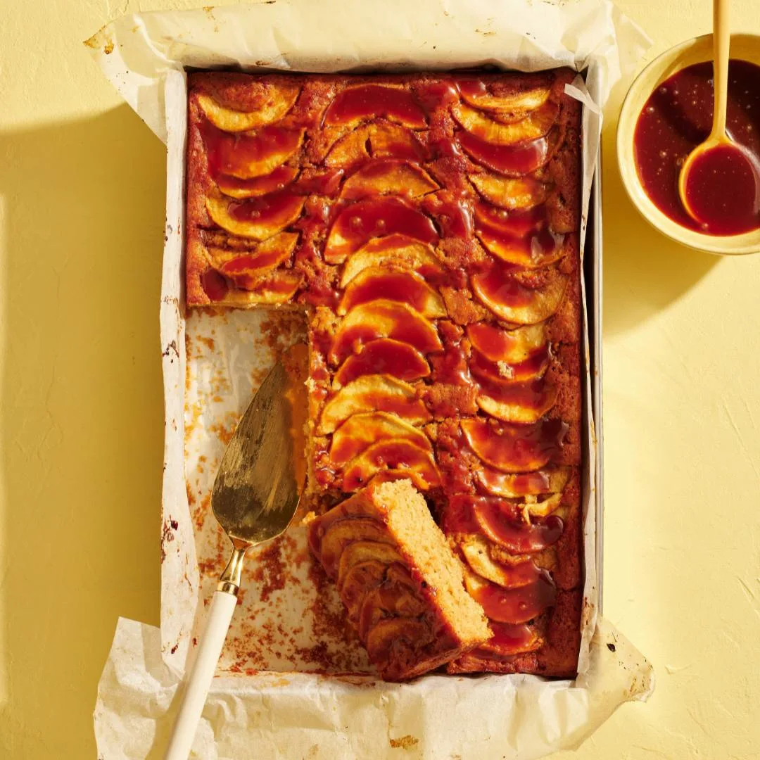 Caramel apple cake