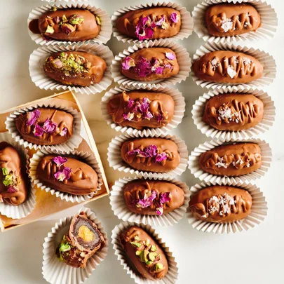 Stuffed dates with peanut butter & chocolate
