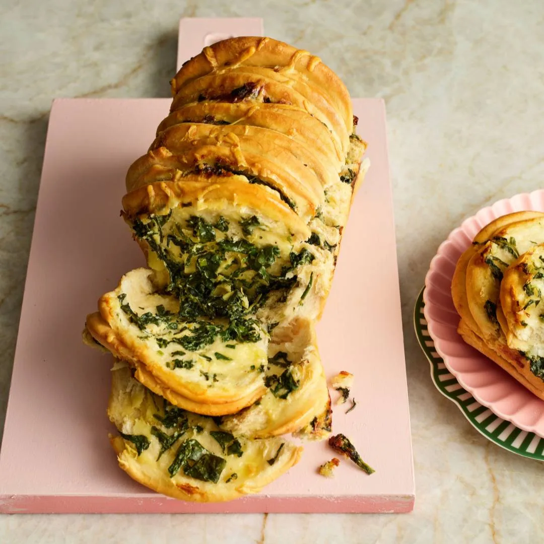 Spinach & cheese pull apart bread