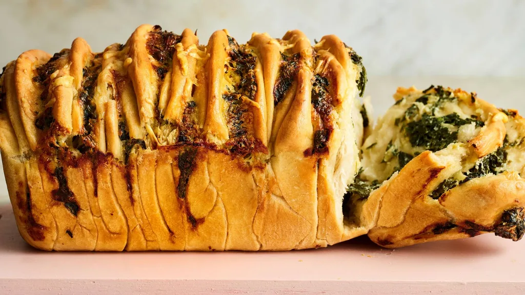 Spinach & cheese pull apart bread side view