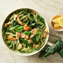 Spinach pasta with hot smoked salmon