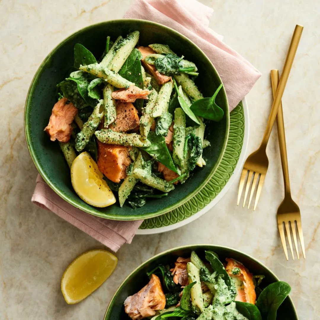 Spinach pasta with hot smoked salmon