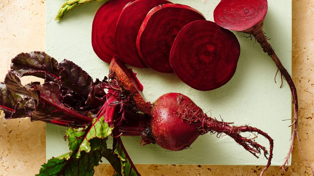 Preparing fresh beetroot