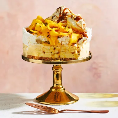Frozen mango pavlova