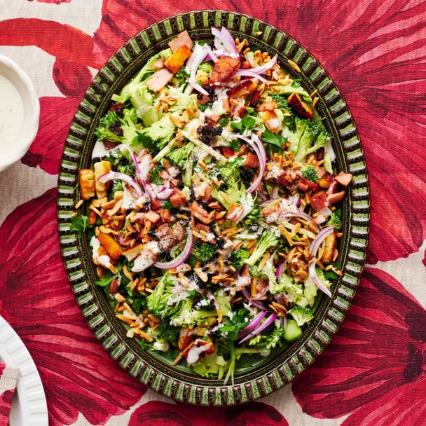 Raw broccoli salad with bacon & haloumi croutons