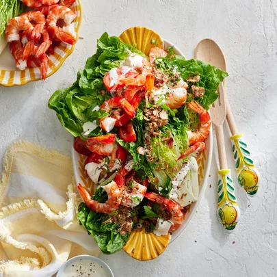 Cold prawn salad with creamy lemon dressing