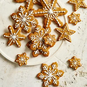 Star and snowflake-shaped gingerbread with white icing designs