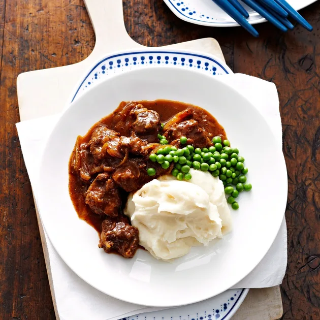 15 mins prep for this slow cooker braised steak and onions | Women's Weekly Food