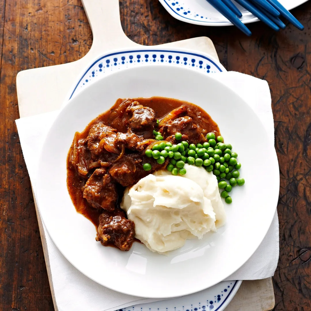 15 mins prep for this slow cooker braised steak and onions | Women's ...