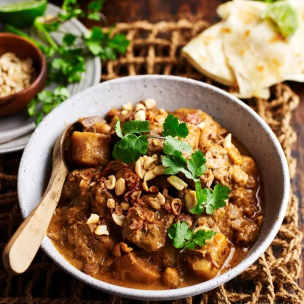 Slow cooker massaman beef curry