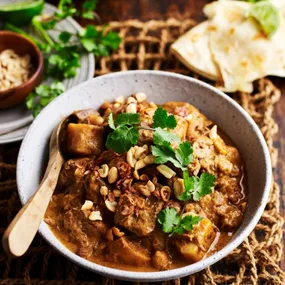 Slow-cooker massaman beef curry