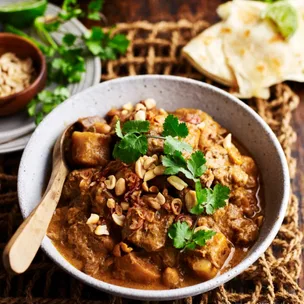 Slow-cooker massaman beef curry