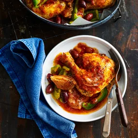 A serve of slow cooker chicken cacciatore