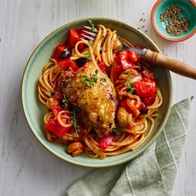 air fryer chicken cacciatore with pasta in a bowl with a fork