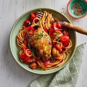 air fryer chicken cacciatore with pasta in a bowl with a fork