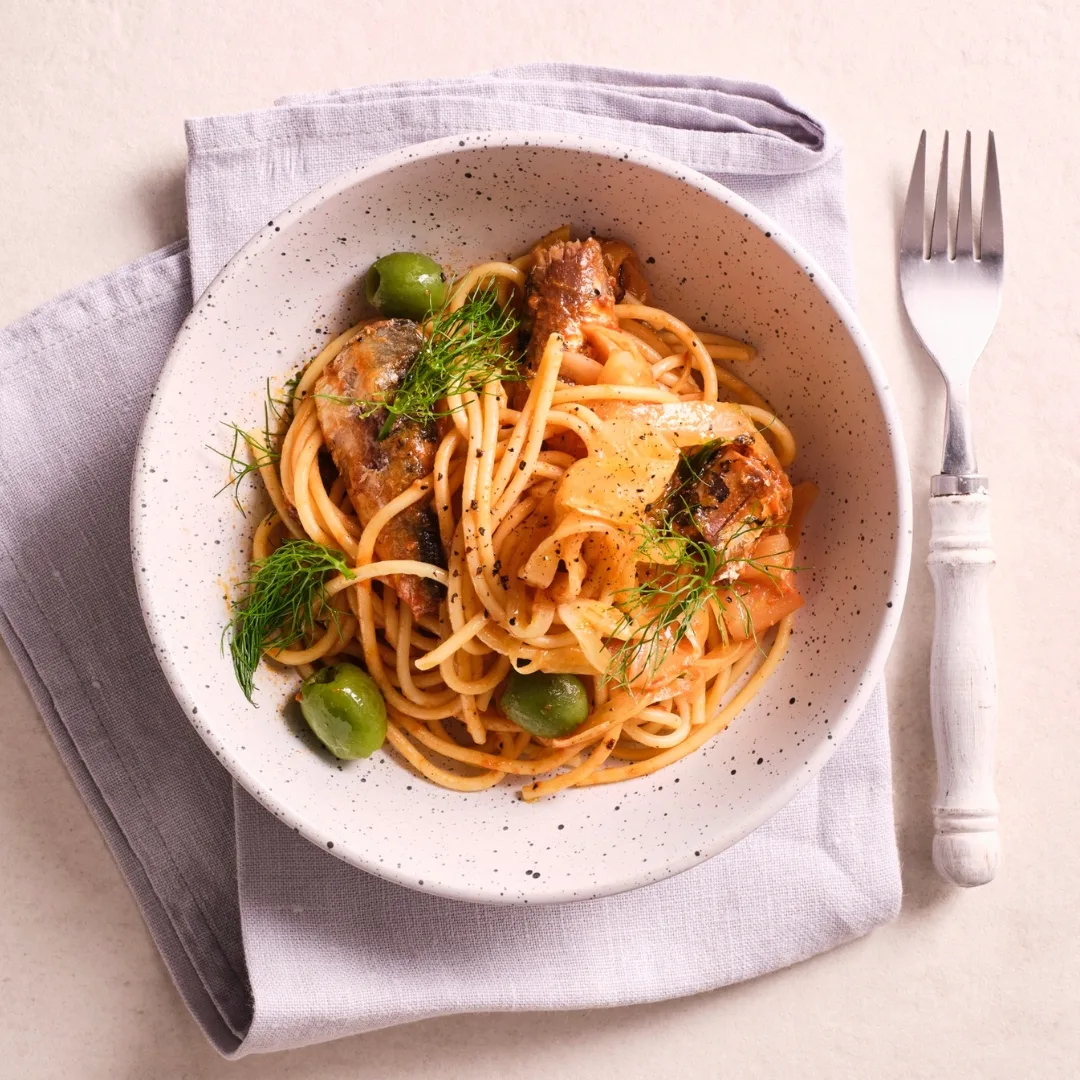 sardine & fennel spaghetti in a bowl with a fork