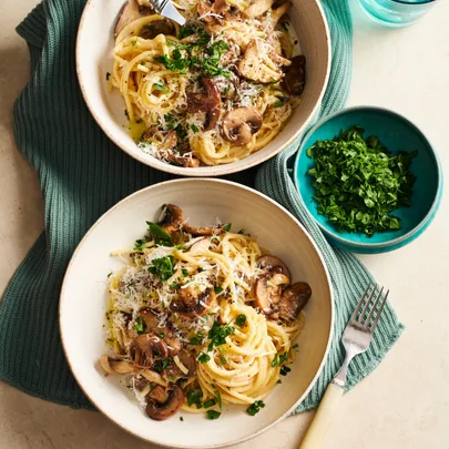 Cacio e pepe with mushrooms