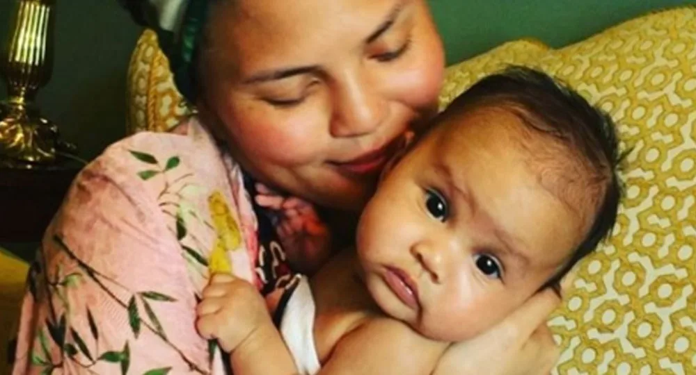 Chrissy Teigen and Luna Sway to Beyoncé