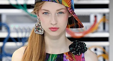 The Hair Accessory We’re OBSESSED With From The Chanel Runway