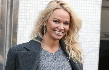 Pamela Anderson Has Penned A Bizarre Love Letter To Julian Assange