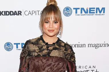 Chrissy Teigen Just Debuted Her Baby Bump On The Red Carpet