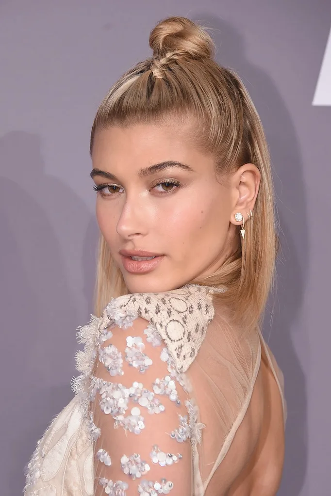 hailey baldwin updo