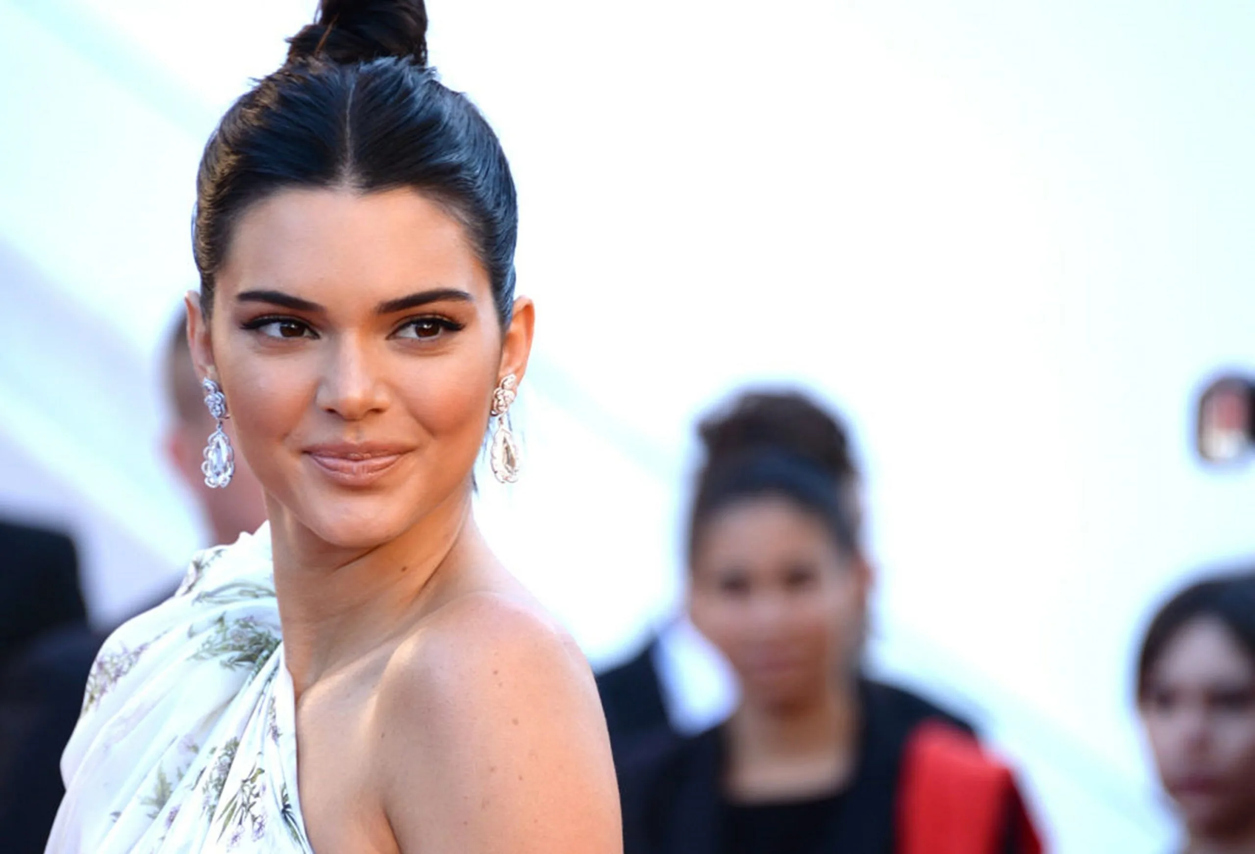 Kendall Jenner Looks Just Like Sister Kim Kardashian Now