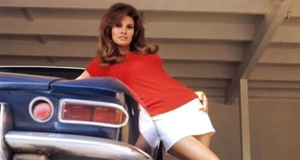 Raquel Welch in 1967 with her Ferrari 275 GTS