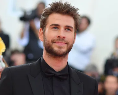 Liam Hemsworth Crashed A Wedding On The Gold Coast And There’s Professional Photos