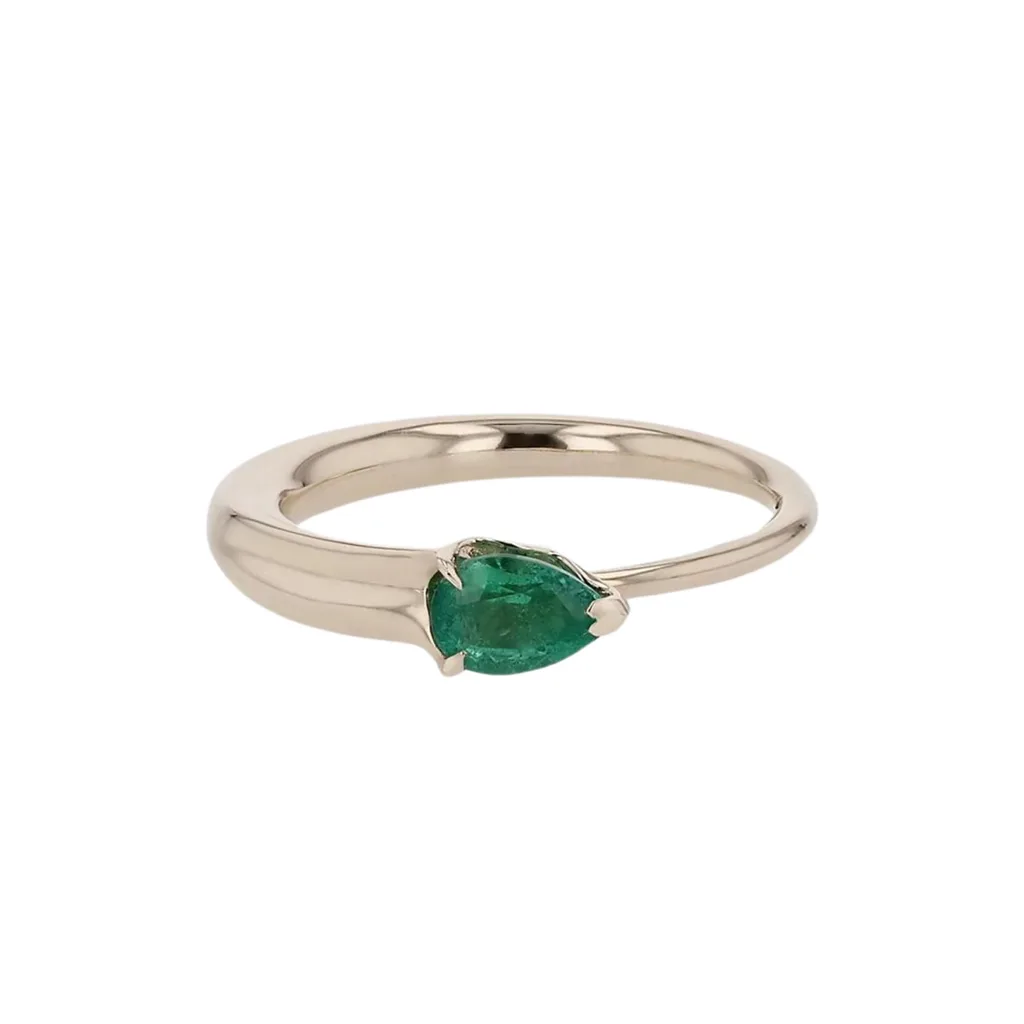 emerald engagement ring
