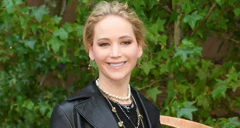 Major Celebrities Who Don't Have Social Media