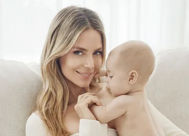 Jennifer Hawkins Is Pregnant With Her Second Child & The Pics Are So Sweet