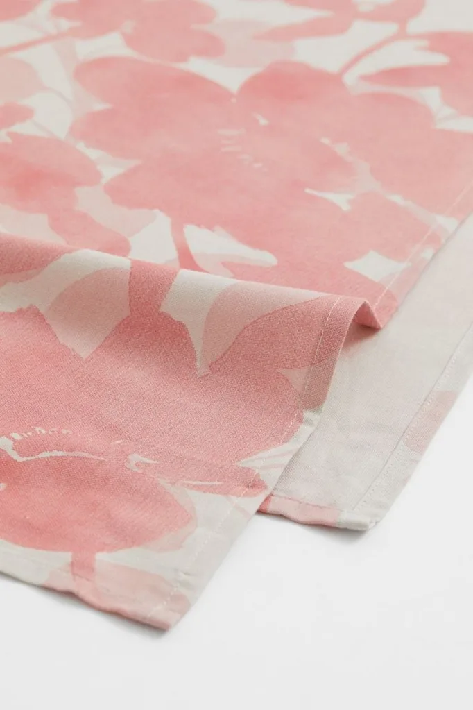 pink-floral-table-runner