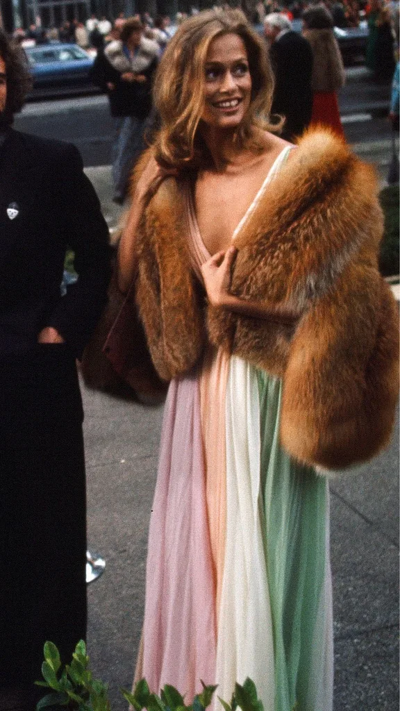 Lauren Hutton 1975 Oscars Fashion