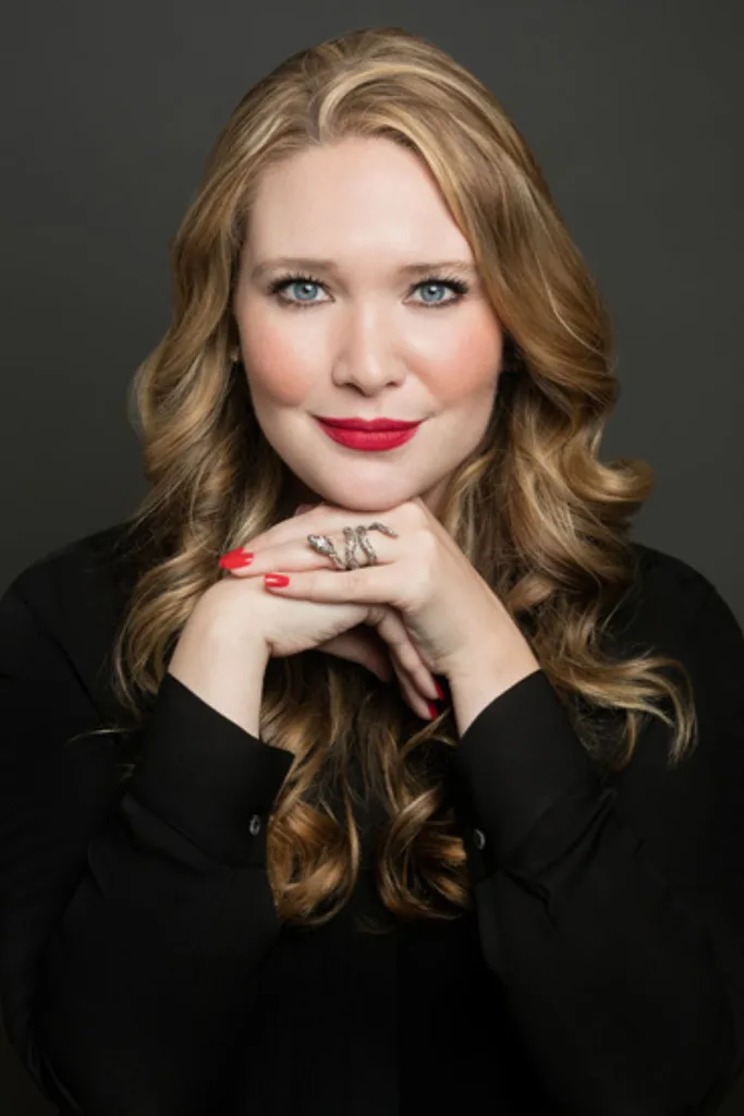 Author Sarah J. Maas