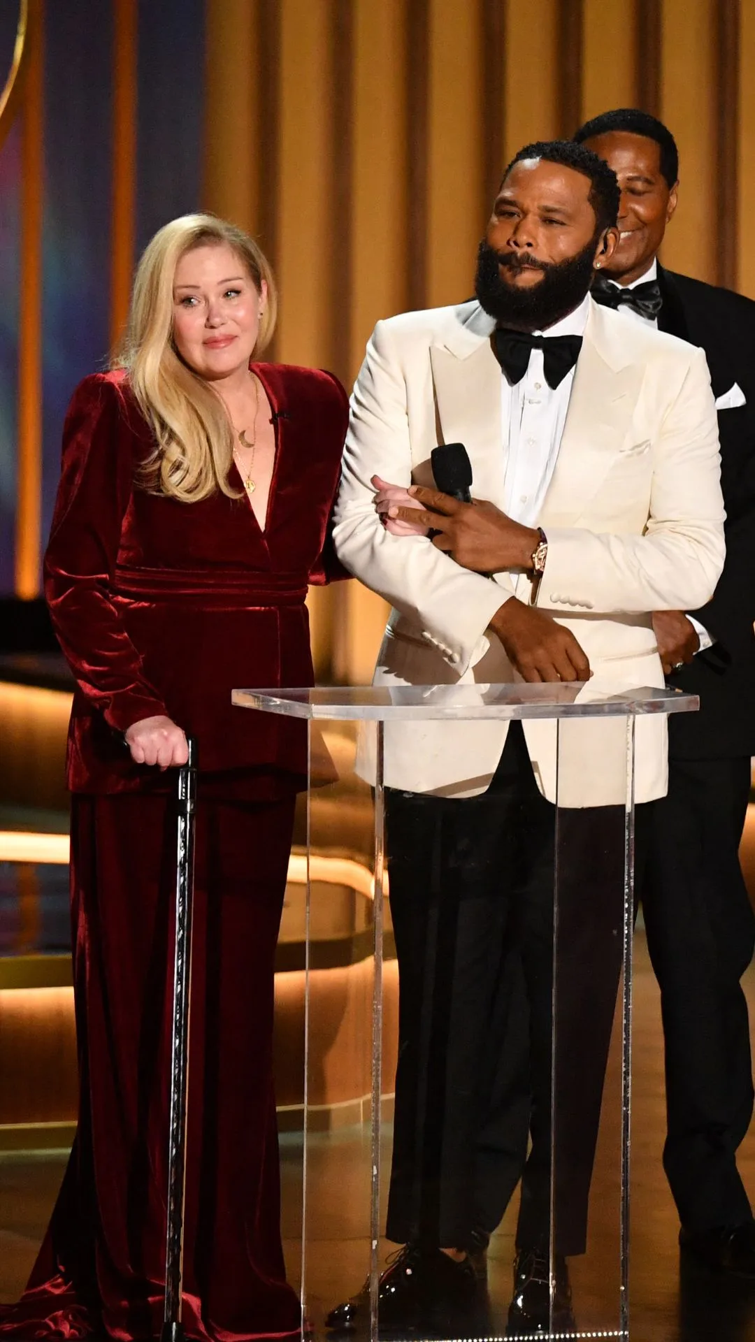 christina-applegate-emmys-2