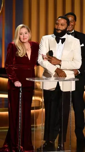 Christina Appelgate Receives Standing Ovation At Emmys Amid Battle With