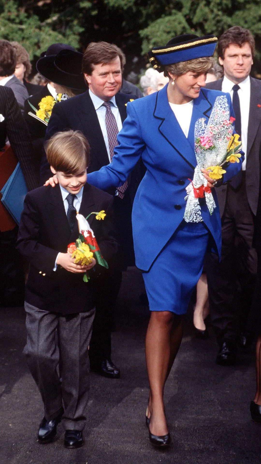 prince-william-princess-diana-royal-engagement-eight