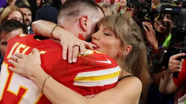 taylor-swift-red-lip-origin-story