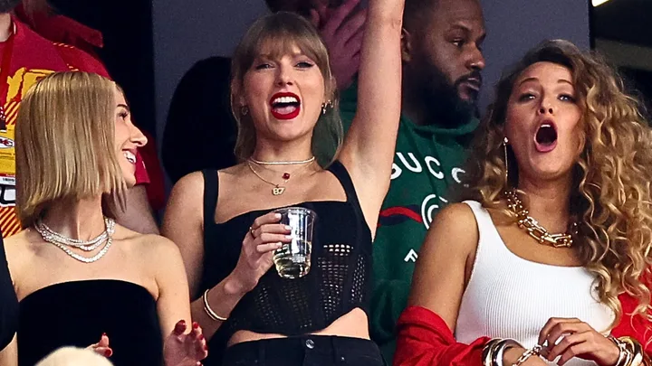 taylor-swift-super-bowl-outfit