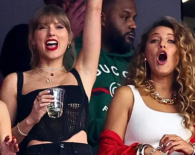 taylor-swift-super-bowl-outfit