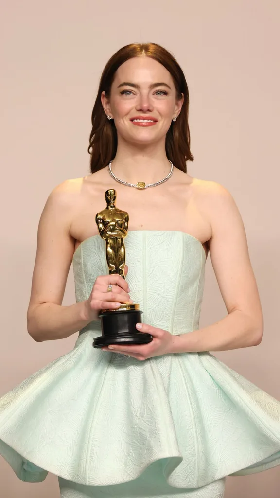 oscar-winners-2024-emma-stone