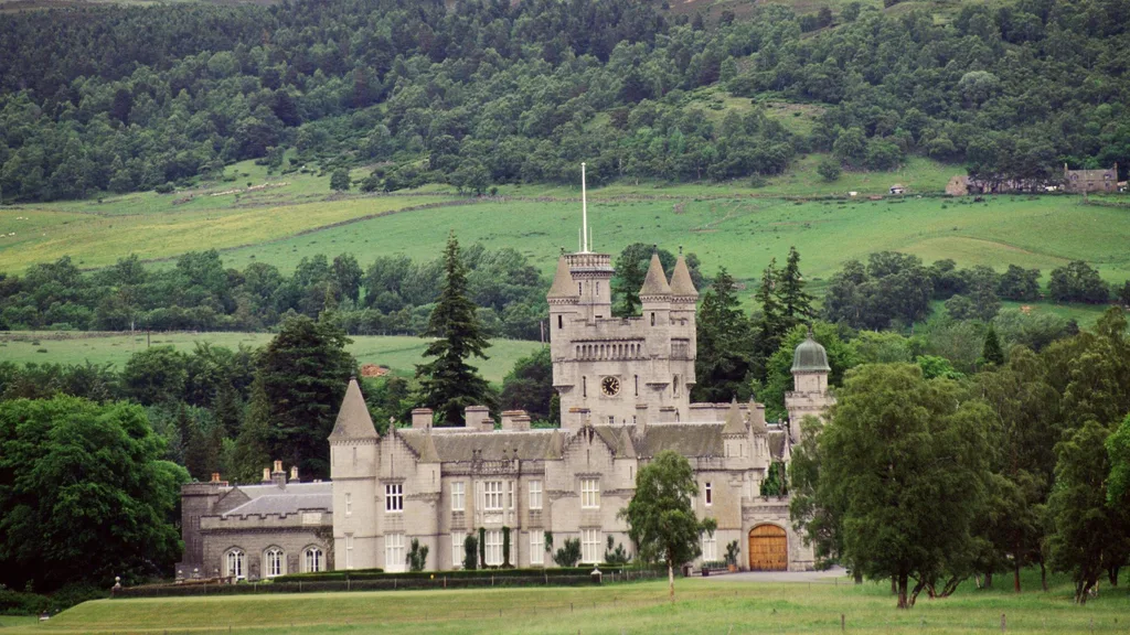 balmoral-castle-buckingham-palace-public-tours