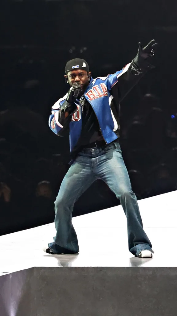 Kendrick lamar superbowl jeans